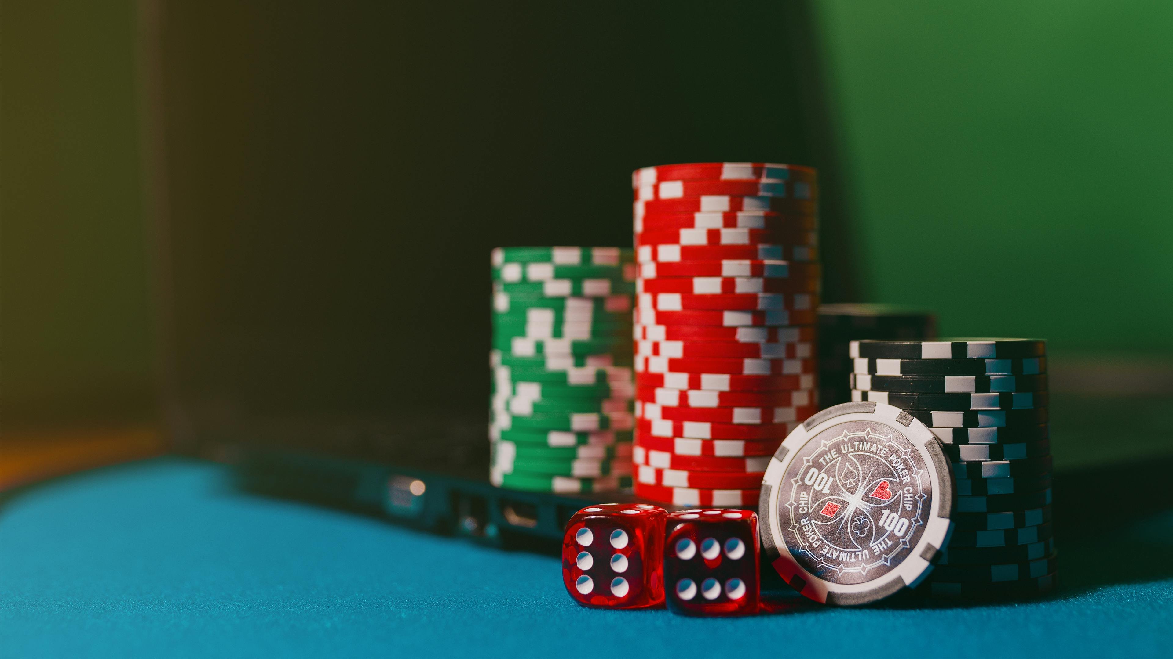 Người chơi Việt Nam trải nghiệm slot nổ hũ trên điện thoại tại 33vin